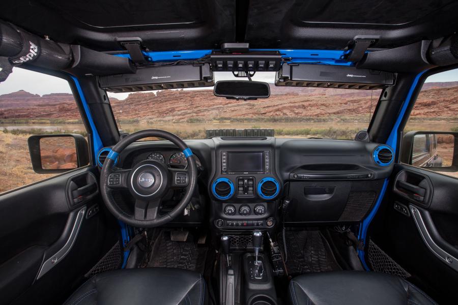 Торпедо Jeep Luminator Concept 2017 года  (фото 13 из 13)